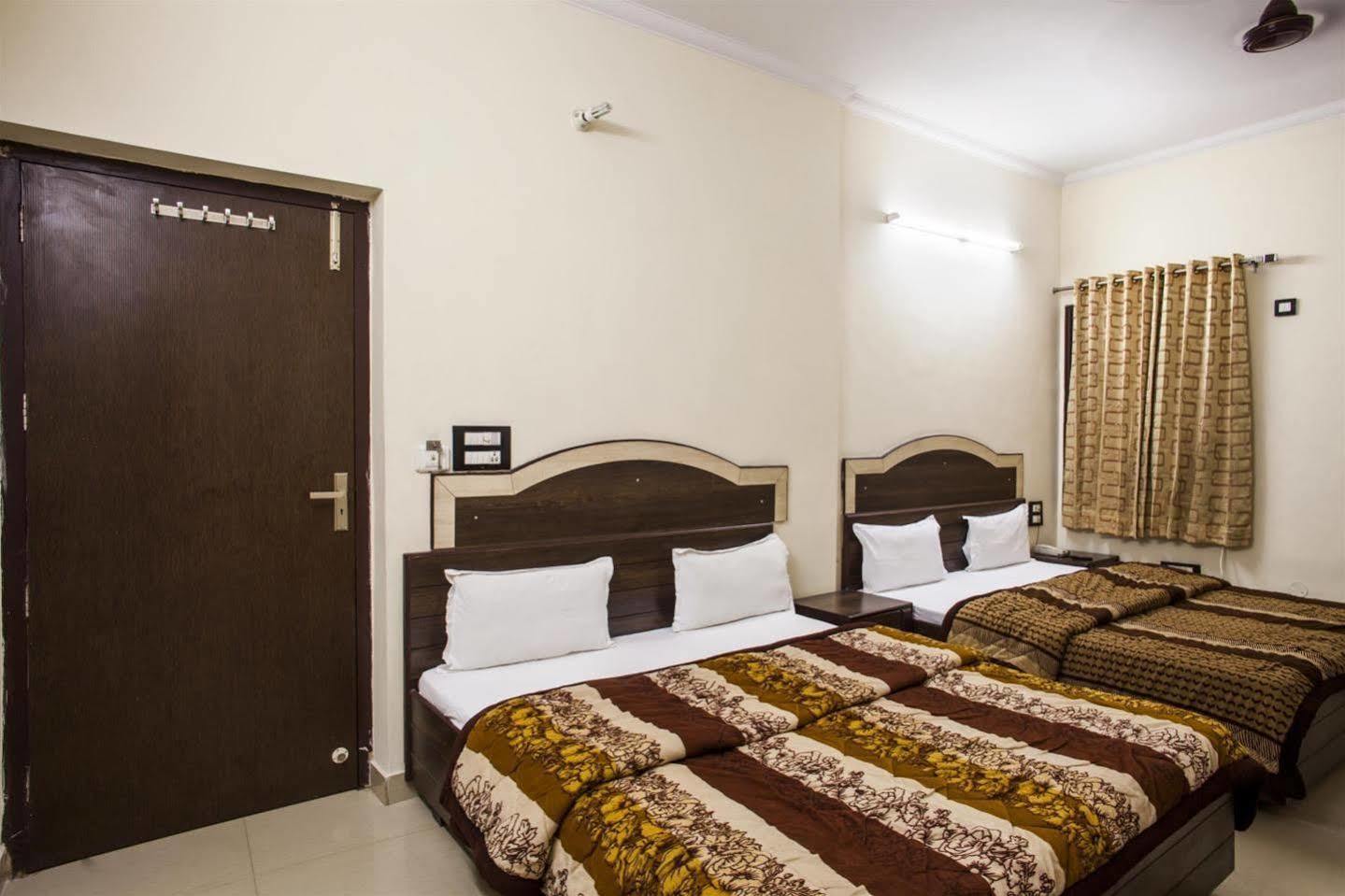 Hotel Gs Paradise Amritsar Exterior photo